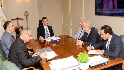 وزير التموين يلتقى رؤوساء الشركات التابعة للوزارة لبحث موضوعات هامة
