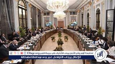 ما توصيات لجنة دراسة برنامج الحكومة بشأن تحفيز الاستثمار؟