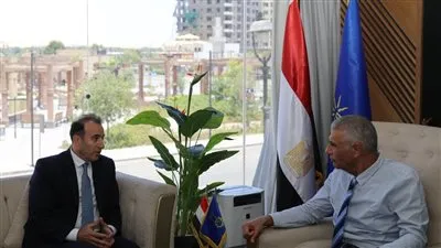 محافظ أسوان يلتقي بوفد هيئة مكتب مؤسسة حياة كريمة لزيادة سبل التعاون