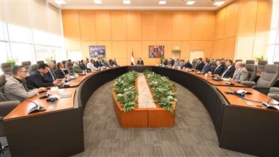 وزير الإسكان يعقد اجتماعه الدوري مع أعضاء البرلمان بمجلسيه 