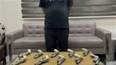 ضبط عنصر إجرامي بالبحيرة لقيامه بالاتجار غير المشروع في الأسلحة النارية