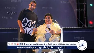 احمد عدوية ونجله محمد يرفعان شعار كامل العدد بحفل شبين الكوم