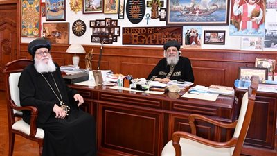 البابا تواضروس الثلنى يستقبل نيافة الأنبا أرساني