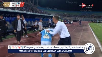بالفيديو.. مصطفى فتحي ينفعل على مدرب بيراميدز ويرفض مصافحته بعد استبداله أمام الأهلي