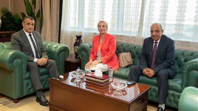 وزير الإنتاج الحربي يجتمع بوزيري البيئة والكهرباء لمناقشة مستجدات التعاون المشترك