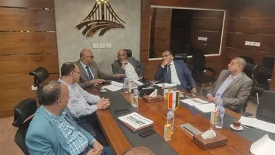 محافظ القليوبية يستعرض مع وزارة النقل عدد من المشروعات التنموية بالمحافظة