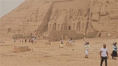 محافظ أسوان: انتظام تشغيل محطات مياه الشرب والكهرباء وفتح الطريق البرى بأبو سمبل السياحي