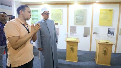 أمين البحوث الإسلامية يتفقد جناح الأزهر بمعرض الإسكندرية للكتاب