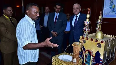  يحول بقايا الخشب إلى أشكال فنيه.. مواطن يعرض موهبته على محافظ الأقصر