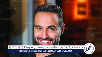 الفنان أحمد فهمي يفاجيء شقيقه كريم فهمي على الهواء