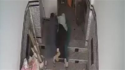 بتعالج من السحر والمس.. سيدة تضرب حماتها المسنة بالشرقية