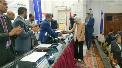 “البيطريين” تكرم طبيبتين بعد توصلهما لتشخيص مبكر وعلاج لسرطان الثدي والرئة دون كيماوي