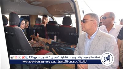 محافظ الإسماعيلية يتابع ميدانيًّا التزام السائقين بالتعريفة الجديدة وانتظام العمل بمواقف السيارات 