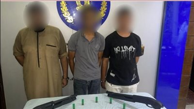 ضبط 3 أشخاص بالقاهرة لحيازتهم أسلحة نارية وذخائر دون ترخيص