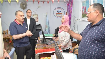 أبو النصر يتفقد سير العمل بالمركز التكنولوجي بحي شرق ومركز أسيوط