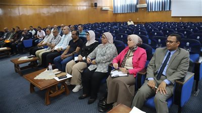 رئيس جامعة جنوب الوادي يترأس الاجتماع الأول لفريق عمل مشروع ( تواصل )