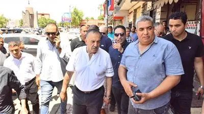 محافظ أسيوط يقود حملة مكبرة لإزالة الإشغالات والتعديات بحى شرق وموقف الأزهر 