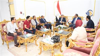 محافظ قنا ورئيس جامعة جنوب الوادى يبحثان أوجه التعاون بين مستشفيات الجامعة والصحه 