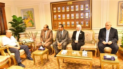 محافظ أسيوط يلتقى نقيب الرياضيين بالمحافظة لبحث سبل التعاون المشترك