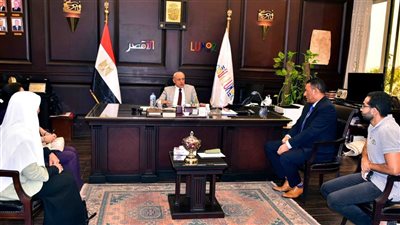 محافظ الأقصر يستقبل رئيس جهاز حماية المستهلك بالمحافظ لتقديم التهنئة