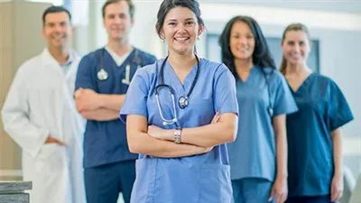 ما الفرق بين الخطأ الطبي العادي والخطأ الطبي الجسيم في قانون المسؤولية الطبية