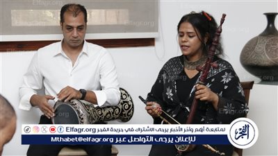 غناء وعزف وتوثيق في ندوة 