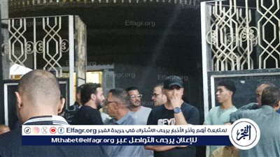 واقف بياخد العزاء.. الفنان محمد رجب فى تشييع جثامين المنتجين حسام شوقى وفتحى اسماعيل ومحمود كمال (فيديو وصور)