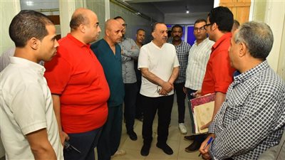 محافظ أسيوط يفاجئ مستشفى القوصية بجولة ويطمئن على سير العمل