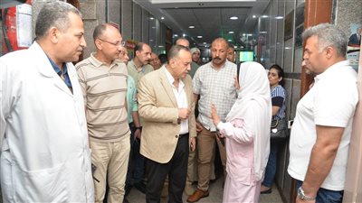 أبو النصر يقوم بزيارة مفاجئة لمستشفى أسيوط العام