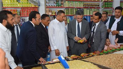 جولة لوزير التموين بمحافظ مطروح لضمان تقديم الخدمات التموينية للمواطنين 