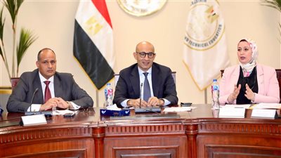 عبد اللطيف: لدي قناعة بأن حل قضايا ومشكلات التعليم تتم بدعم العاملين في أرض الواقع