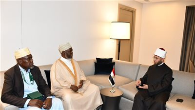 وزير الأوقاف يلتقي مفتي أوغندا على هامش مؤتمر مكة المكرمة