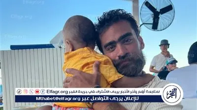 محمد مكاوي يشارك جمهوره بصورة له مع ابنه: 