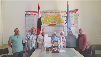 الطالبة بشرى صلاح الدين شاكر ابنة أسيوط الحاصلة على المركز السادس على مستوى الجمهورية: هدخل كلية الألسن 