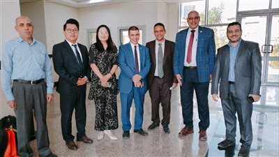 رئيس جامعة أسيوط التكنولوجية يستقبل وفدًا من جمعية SNAEIA الصينية
