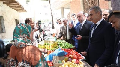 رئيس حماية المستهلك يقود حملات مفاجئة على الأسواق ببني سويف
