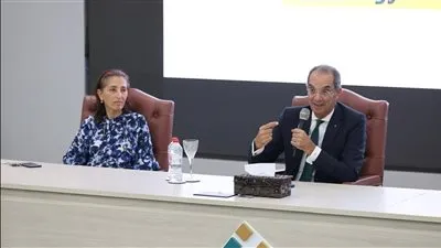  وزير الاتصالات وتكنولوجيا المعلومات يلتقى بأوائل الثانوية العامة على مستوى الجمهورية