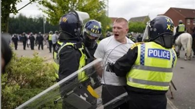 بريطانيا تعتقل 5 قاصرين بتهمة قتل رجل مسن