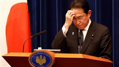 رئيس الوزراء الياباني يعتزم التنحي عن منصبه
