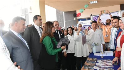 رئيس جامعة مدينة السادات تفتتح معرض 