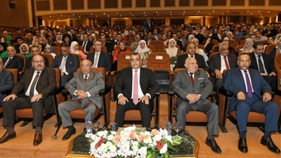 وزير الإنتاج الحربي يشهد مراسم تخرج الدفعة الخامسة للأكاديمية المصرية للهندسة 