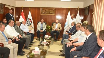 وزير قطاع الأعمال العام يزور شركة الدلتا للصلب ويلتقي محافظة القليوبية