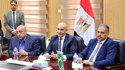 عبد اللطيف: نحتاج ٢٥٠ ألف فصل و٤٦٩ ألف معلم لسد العجز 