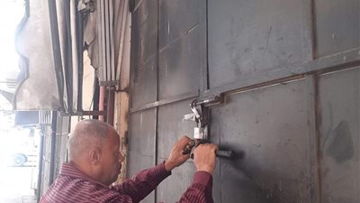 تشميع 6 محلات تجارية فتحت أبوابها أمام الذبائن للواحدة صباحا ببورسعيد