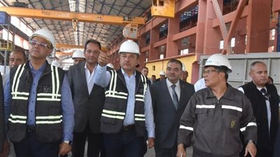 وزير قطاع الأعمال يتفقد مصانع شركتي 