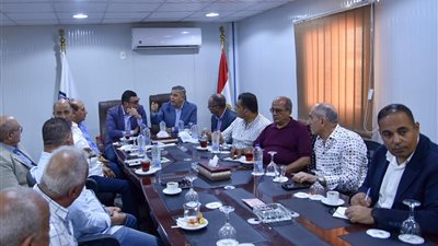 وزير الإسكان ومحافظ الإسكندرية يستعرضان مشروعات الجهاز المركزي للتعمير بالمحافظة