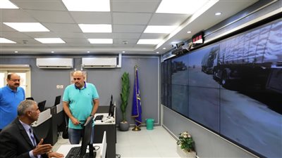  محافظ أسوان يتابع جهود تسهيل حركة النقل والتجارة للشاحنات بميناء أرقين