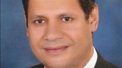 انتحال صفة واختراق حسابات شخصية.. ماذا حدث لأستاذ القصر العيني يسري أنور؟