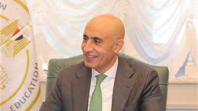 وزير التعليم يبحث مع ممثل 