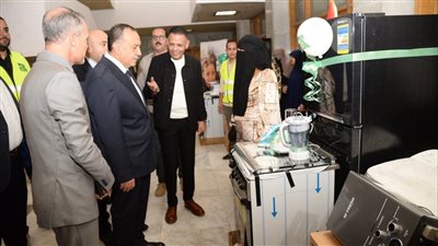 محافظ أسيوط يسلم 5 أجهزة عرائس للفتيات المقبلات على الزواج